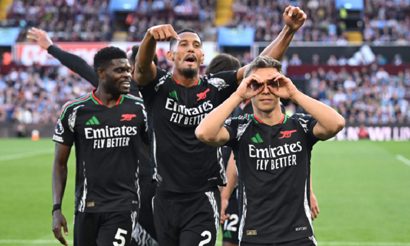 Theo Walcott thừa nhận đã đánh giá thấp Trossard sau màn trình diễn ở San Siro