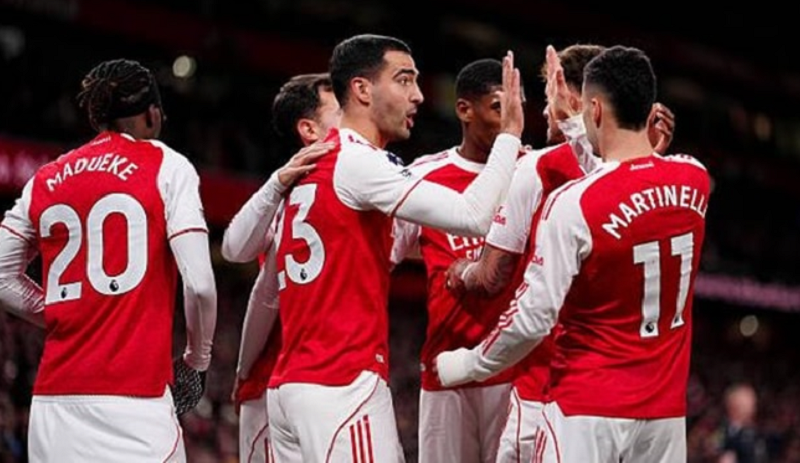 Arsenal bùng nổ ở châu lục, nhưng ngai vàng nước Anh mới là đích đến cuối cùng